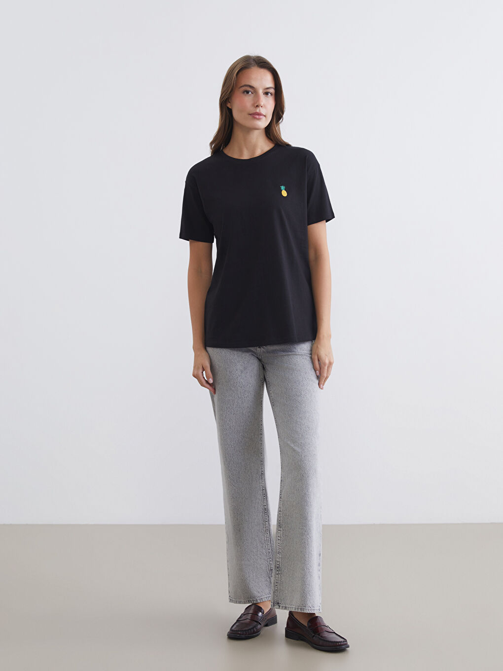 Crew Neck Pineapple Embroidered Women's T-Shirt-1