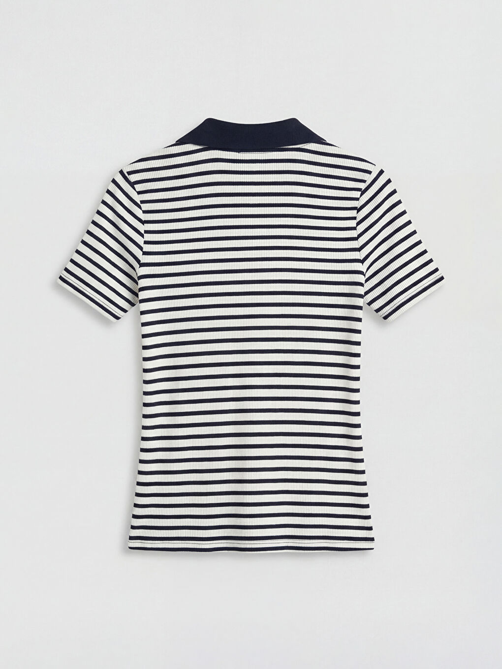 Женская футболка в полоску с воротником-поло-2