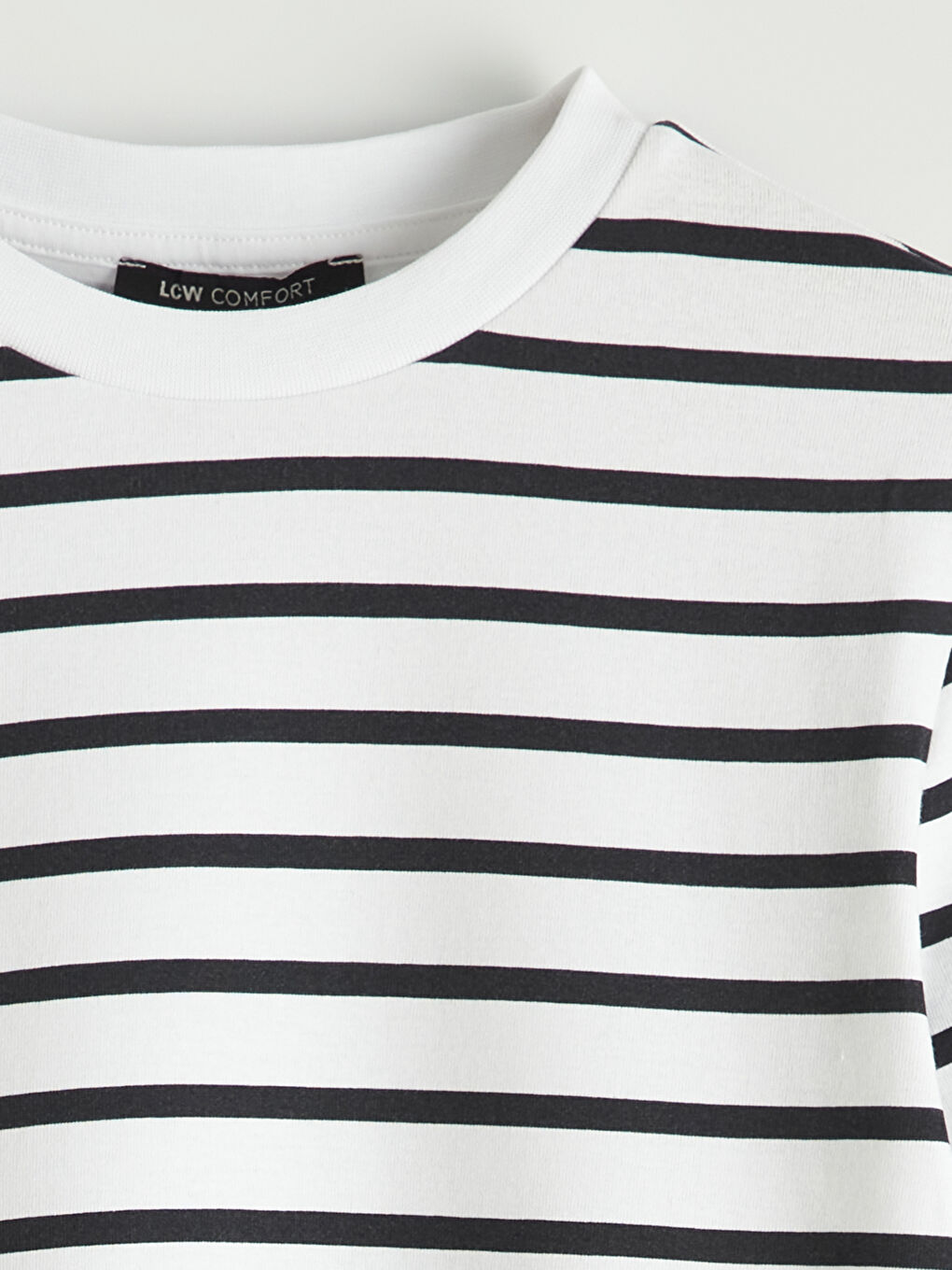 Ženska majica sa okruglim izrezom i prugama-5