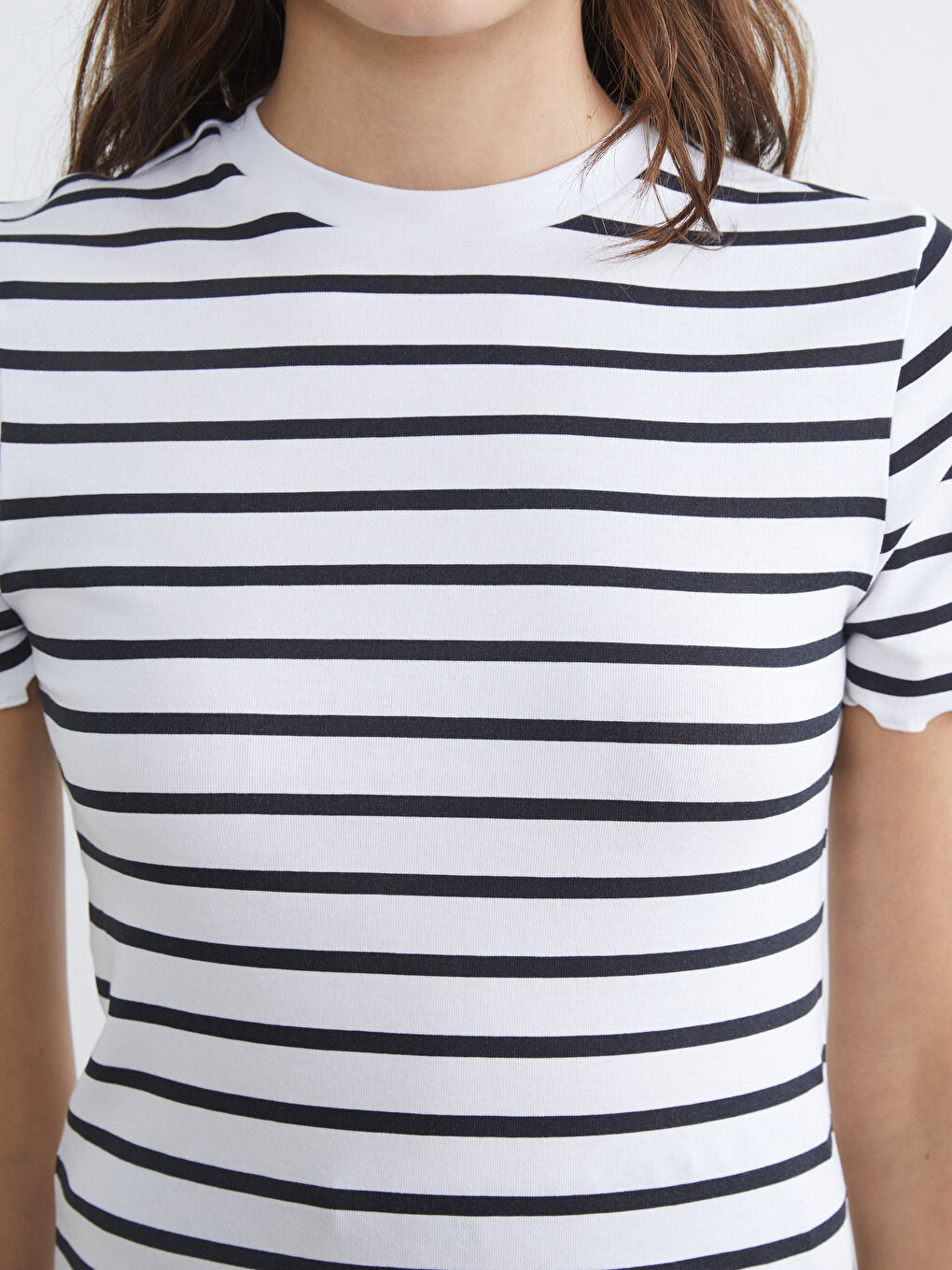 Ženska majica sa okruglim izrezom i prugama-2