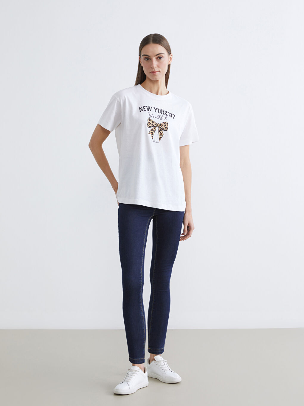 Әйелдерге арналған new york басылған дөңгелек жағалы футболка-1