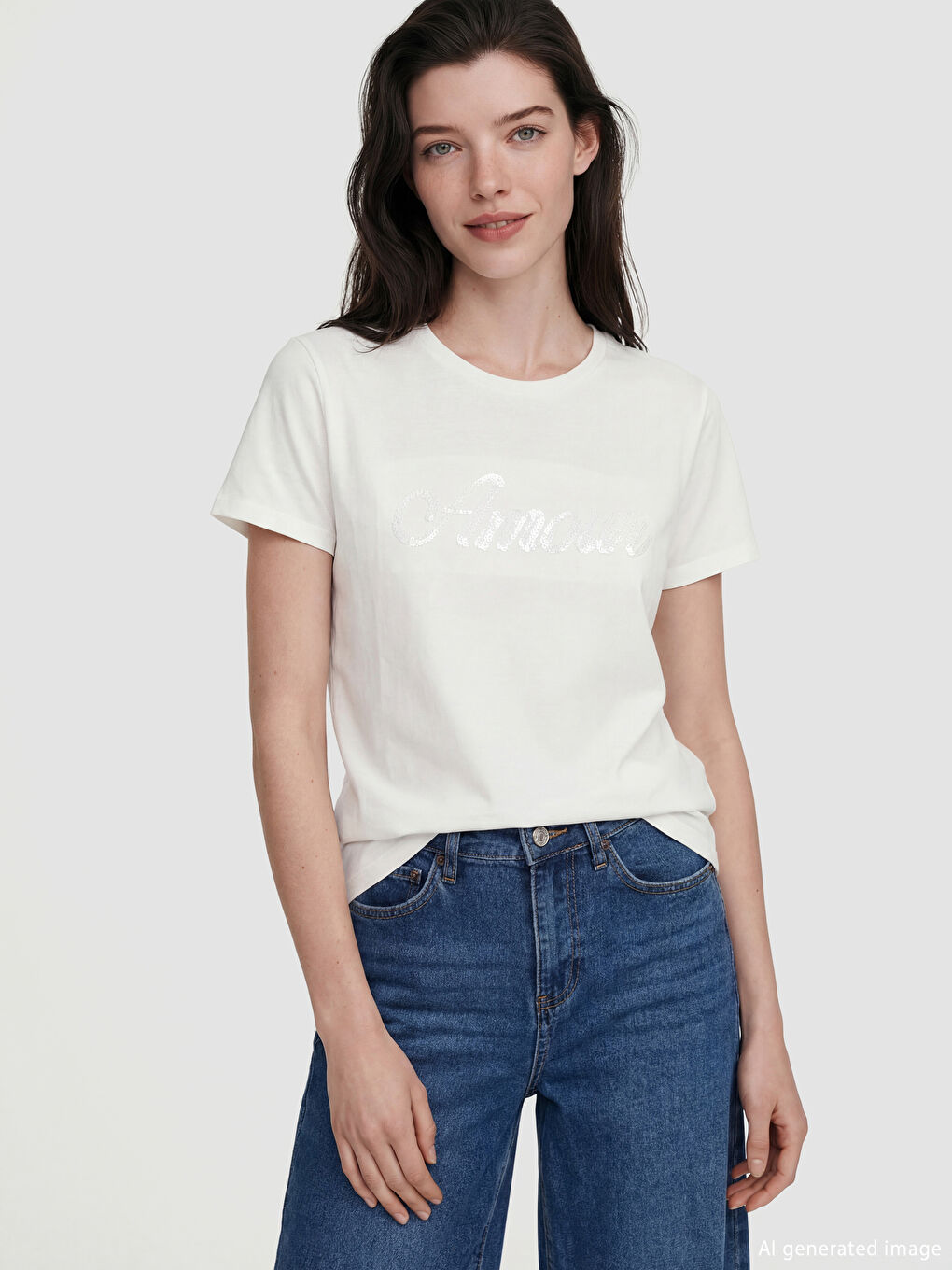 Женская футболка с пайетками