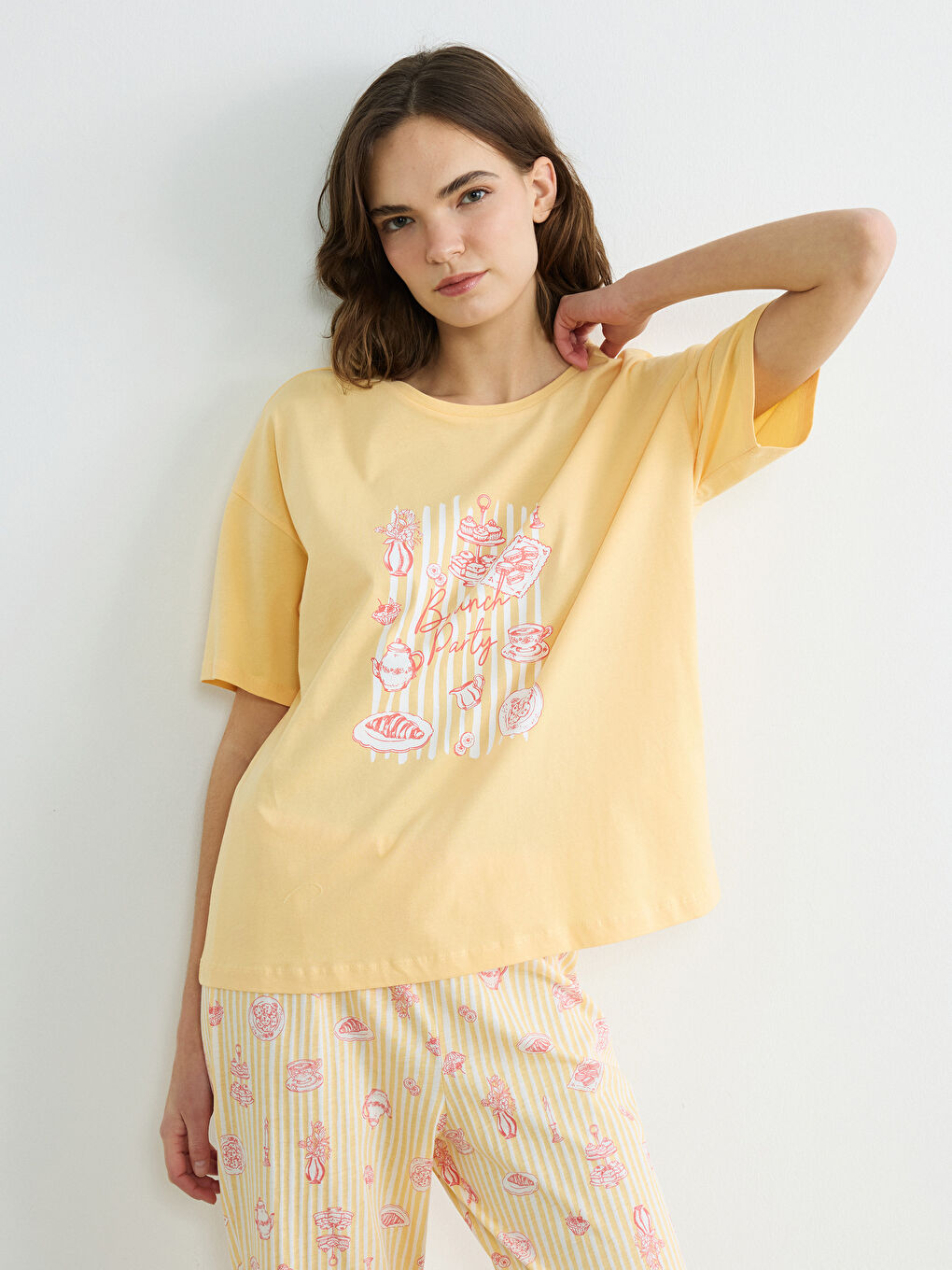 Ekru Bisiklet Yaka Baskılı Kadın Pijama Takım