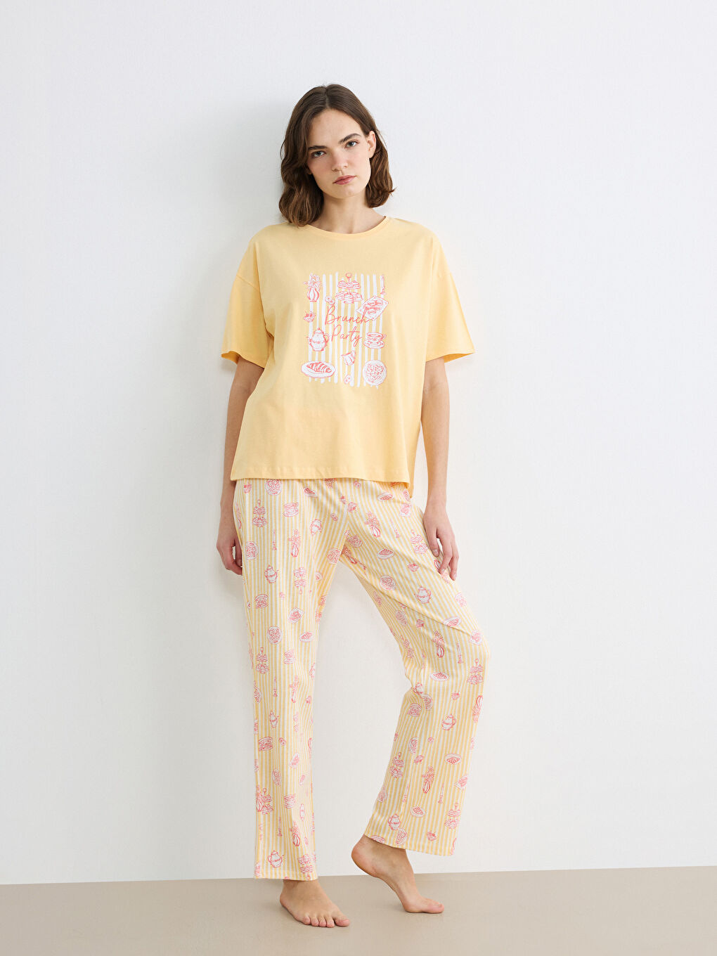 Ekru Bisiklet Yaka Baskılı Kadın Pijama Takım-1