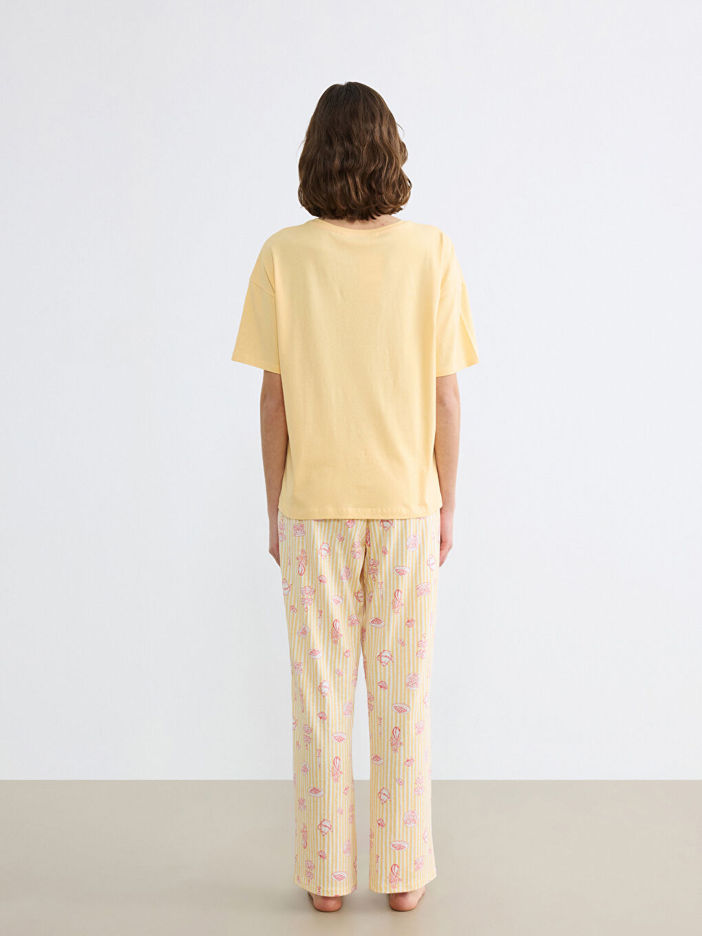 Ekru Bisiklet Yaka Baskılı Kadın Pijama Takım-3