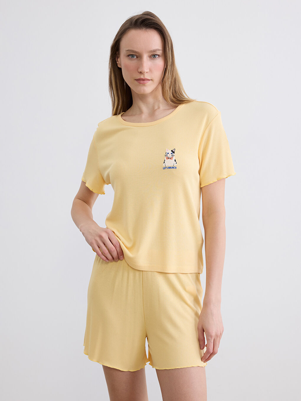 Turuncu Bisiklet Yaka Nakışlı Kadın Şortlu Pijama Takımı