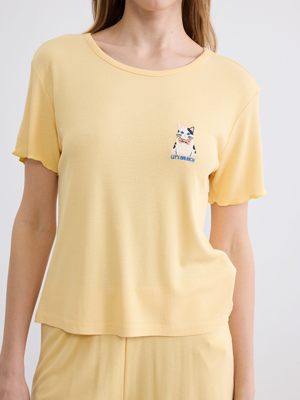 Turuncu Bisiklet Yaka Nakışlı Kadın Şortlu Pijama Takımı-2