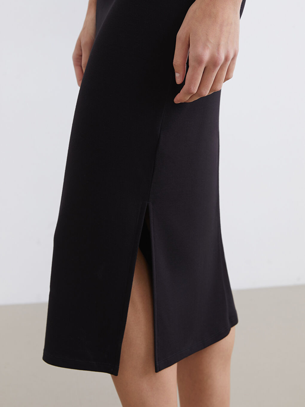 Žena CRNA Haljina-2