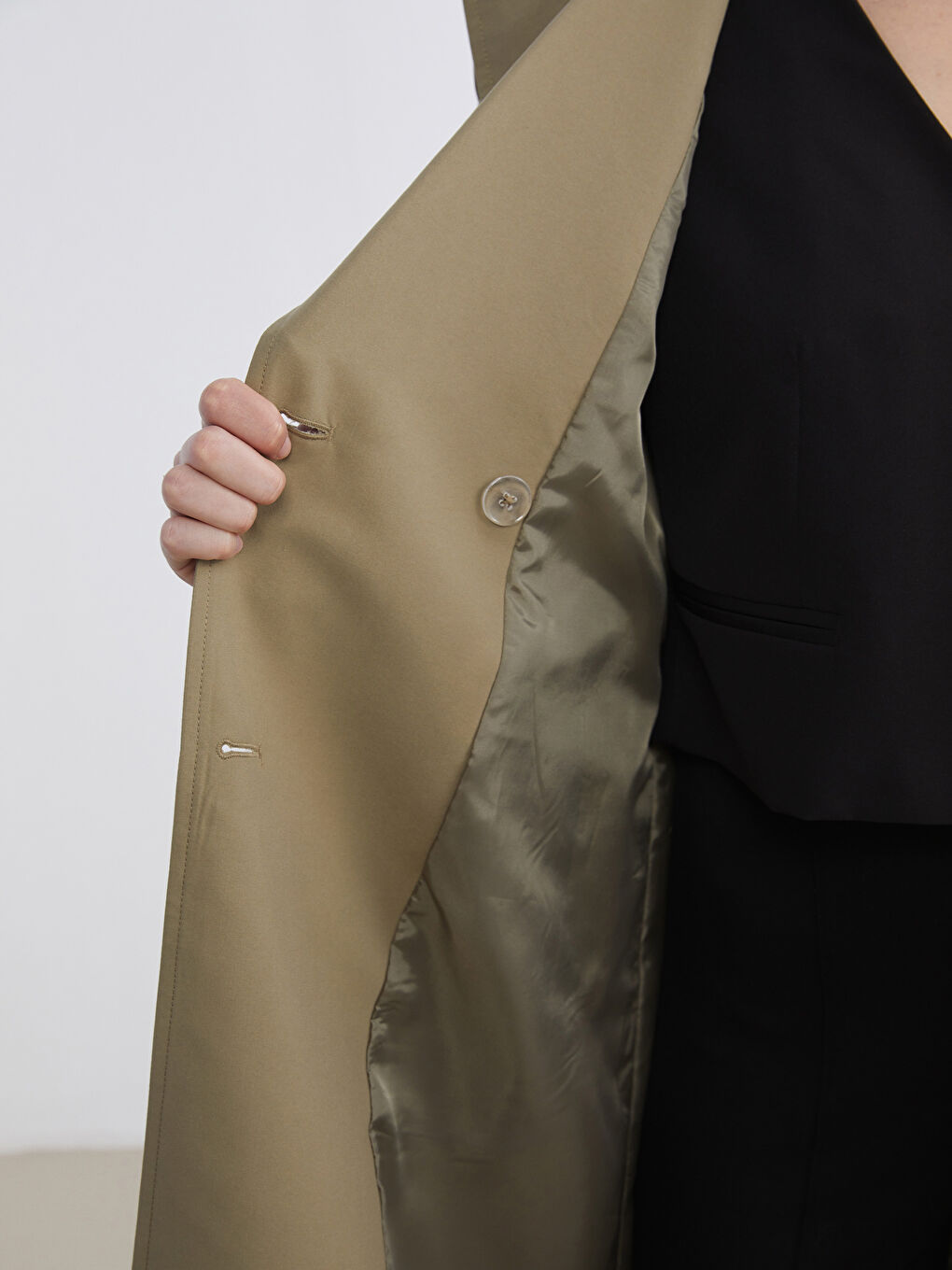 Woman KHAKI Trenchcoat-3