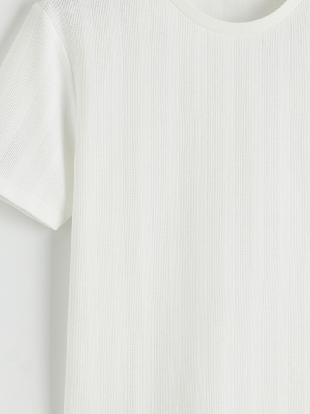 Men's textured T-shirt with a crew neck.-5