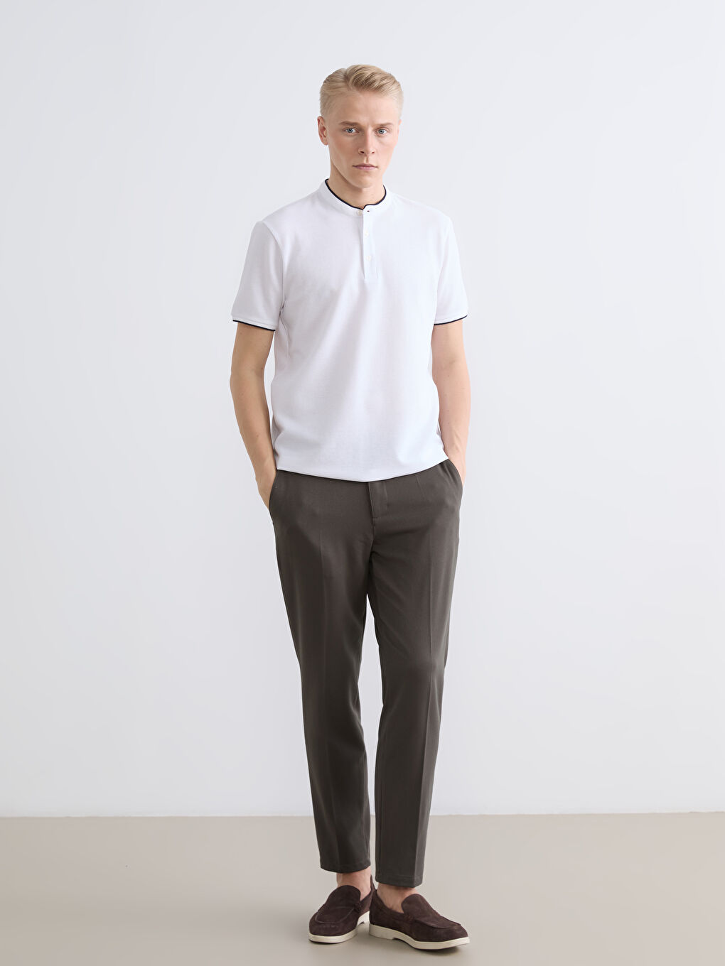 Футболка с воротником-стойкой для него-1