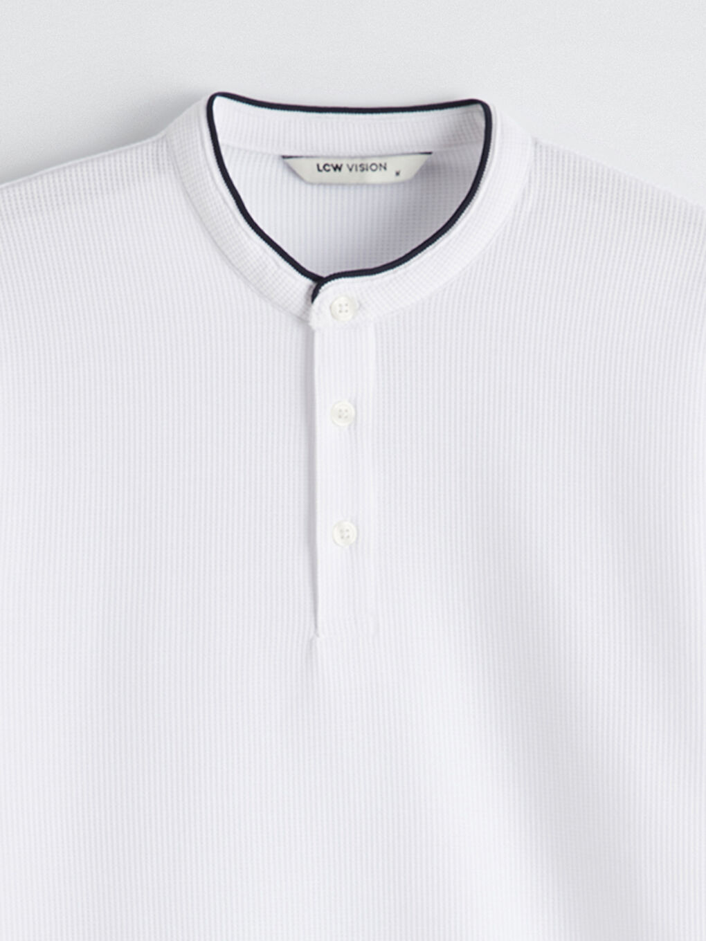 Футболка с воротником-стойкой для него-5