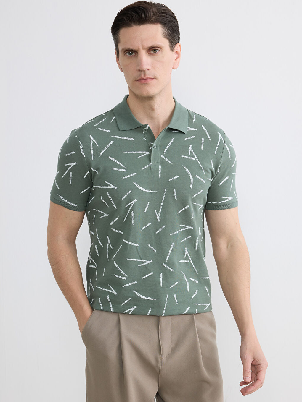 პოლო საყელო გამხდარი მამაკაცის მაისური