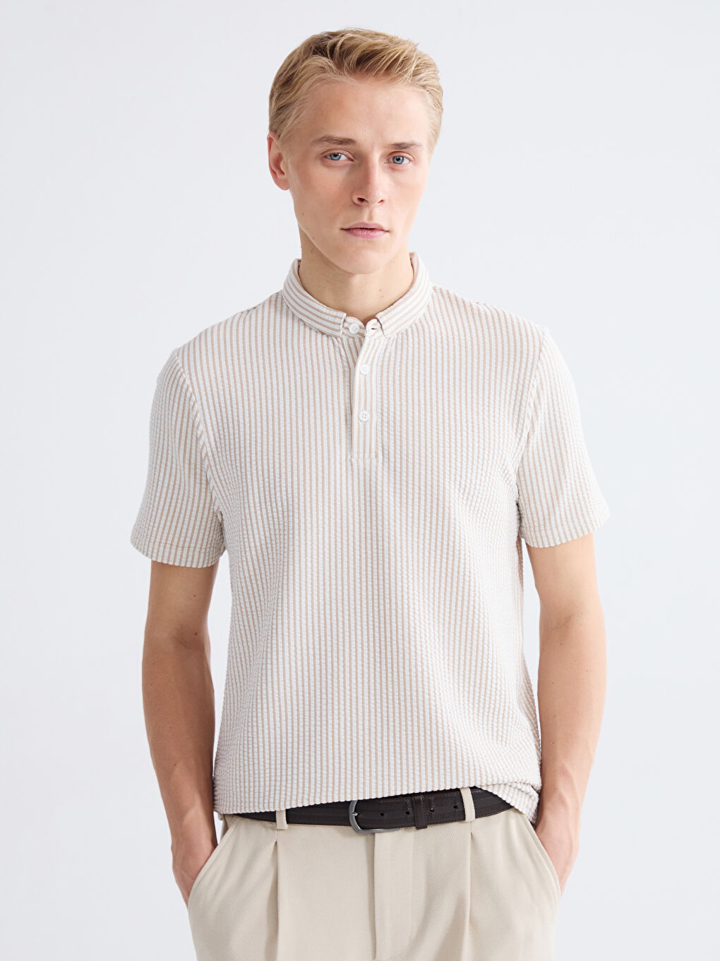 Bej Hakim Yaka Çizgili Erkek Tişört