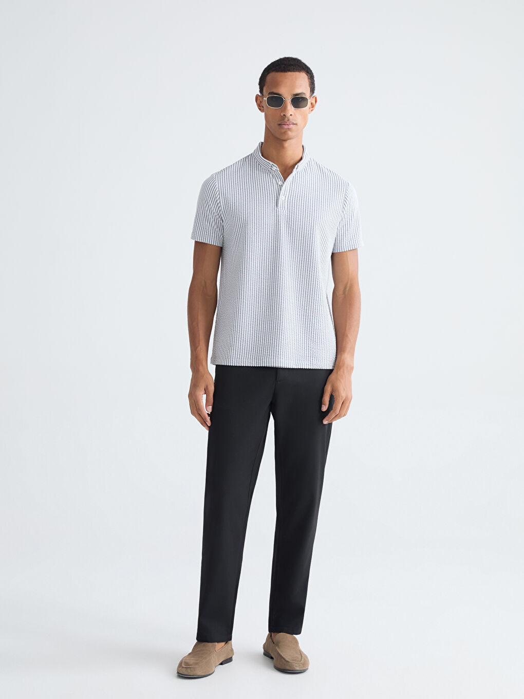 Siyah Hakim Yaka Çizgili Erkek Tişört-1