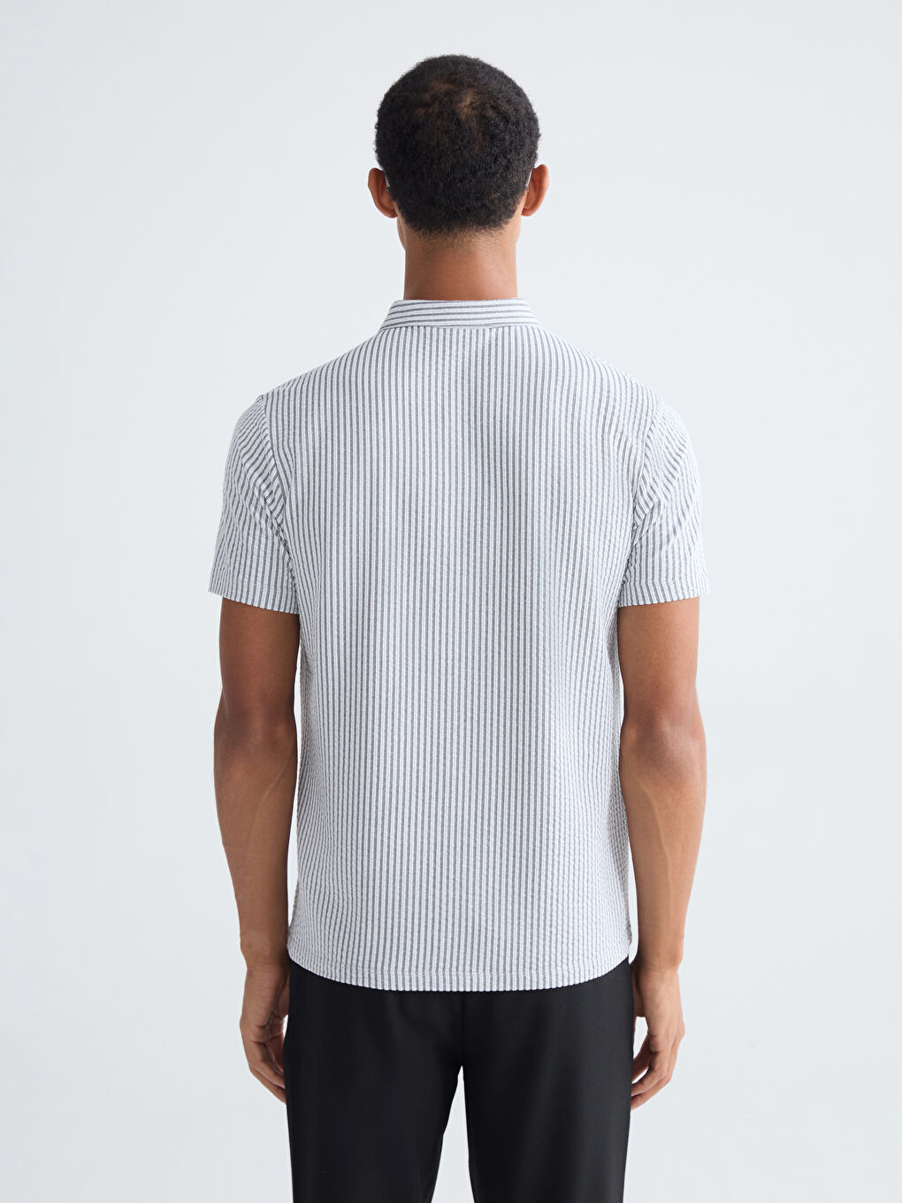 Siyah Hakim Yaka Çizgili Erkek Tişört-3