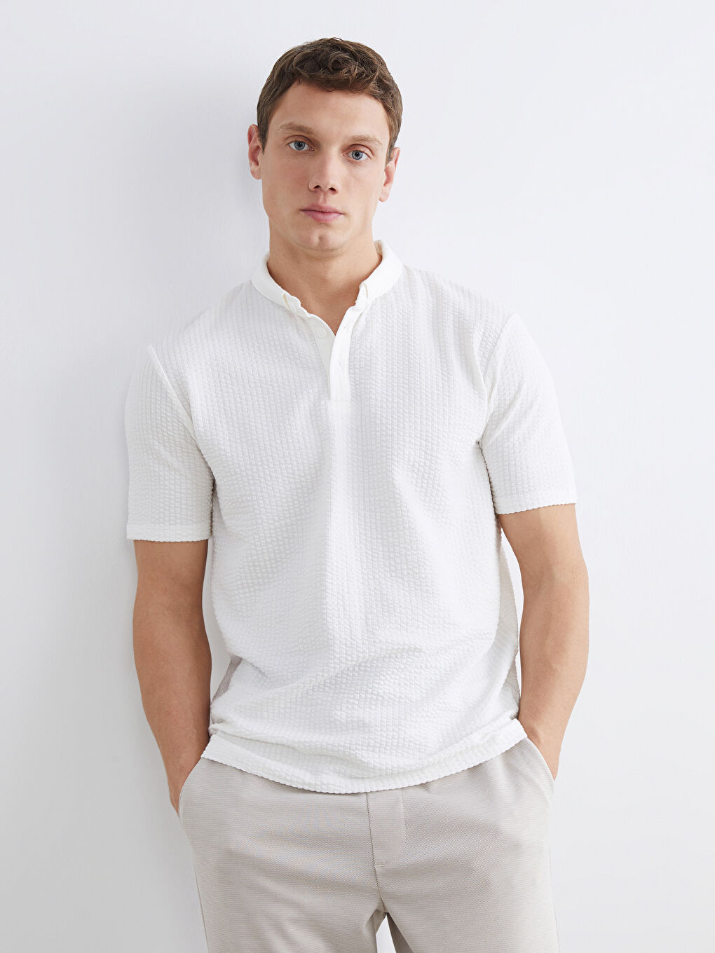 تیشێرتی خەتخەتی یه‌خه‌ی سوننەتی بۆ پیاوان