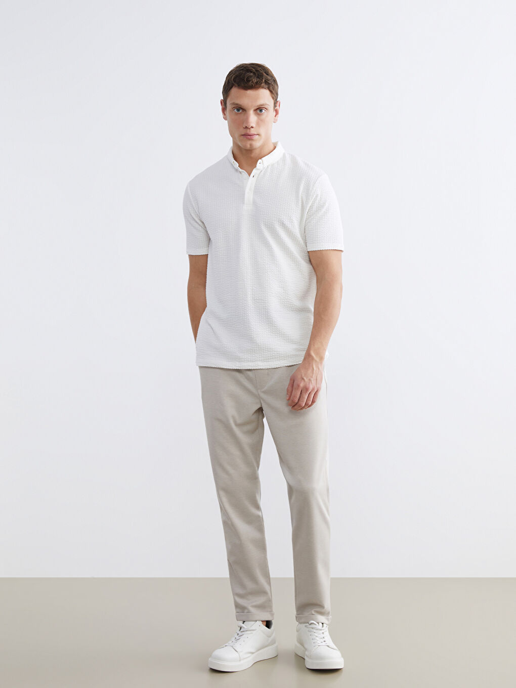 تیشێرتی خەتخەتی یه‌خه‌ی سوننەتی بۆ پیاوان-1