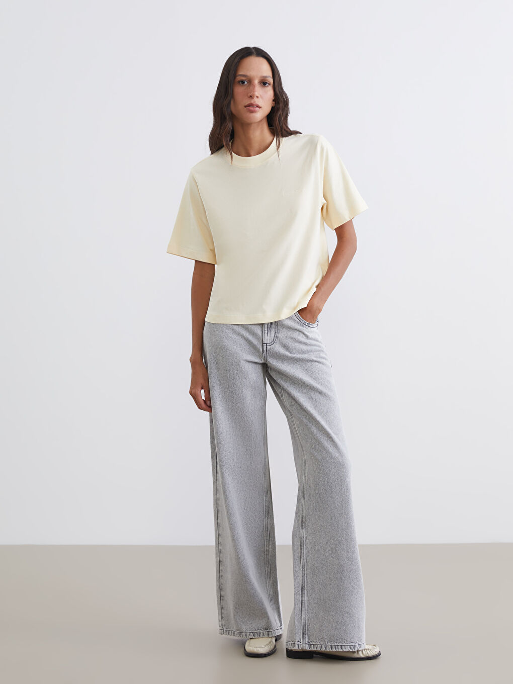 Bej Bisiklet Yaka Kadın Tişört	-1