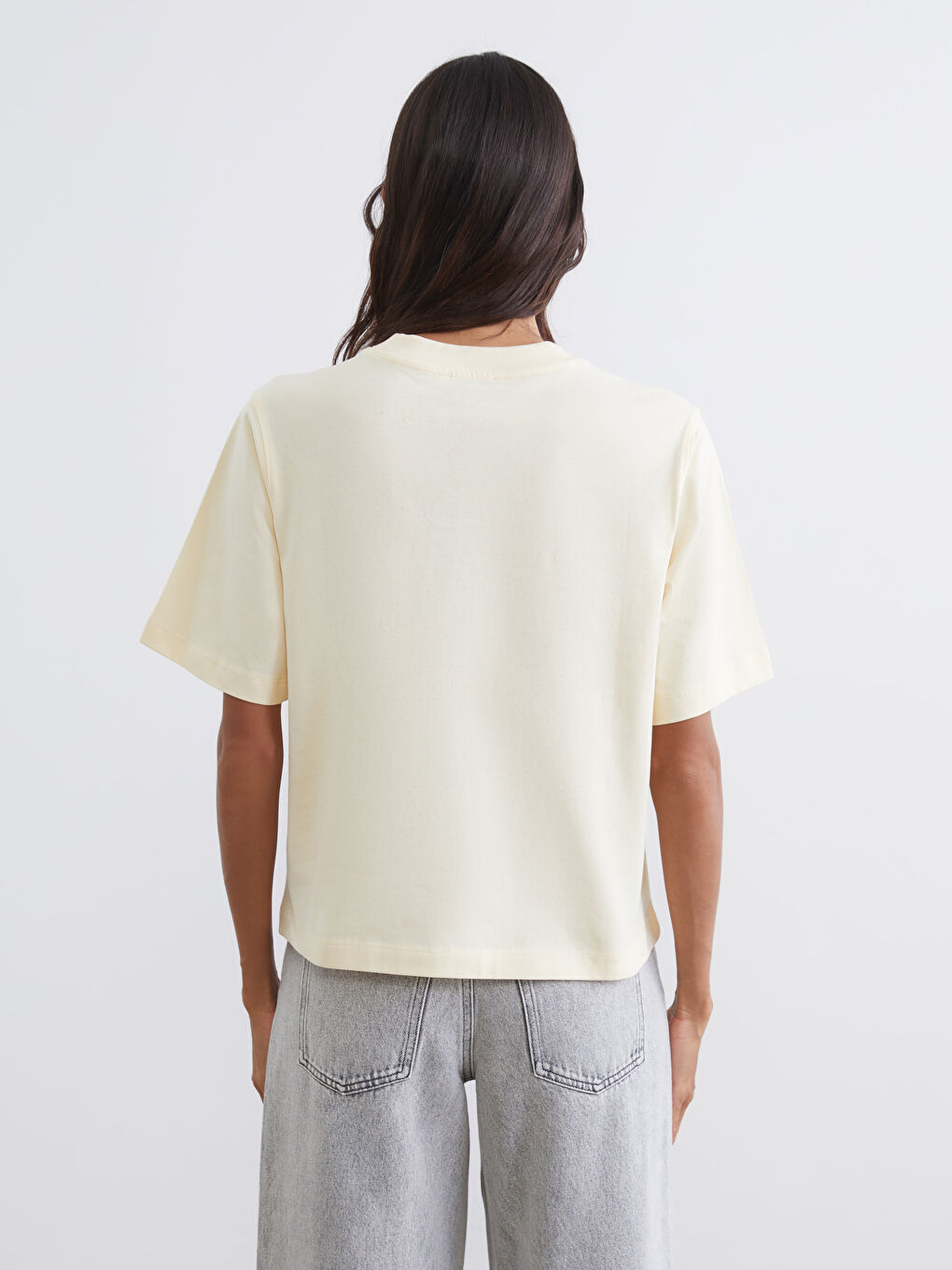 Bej Bisiklet Yaka Kadın Tişört	-3