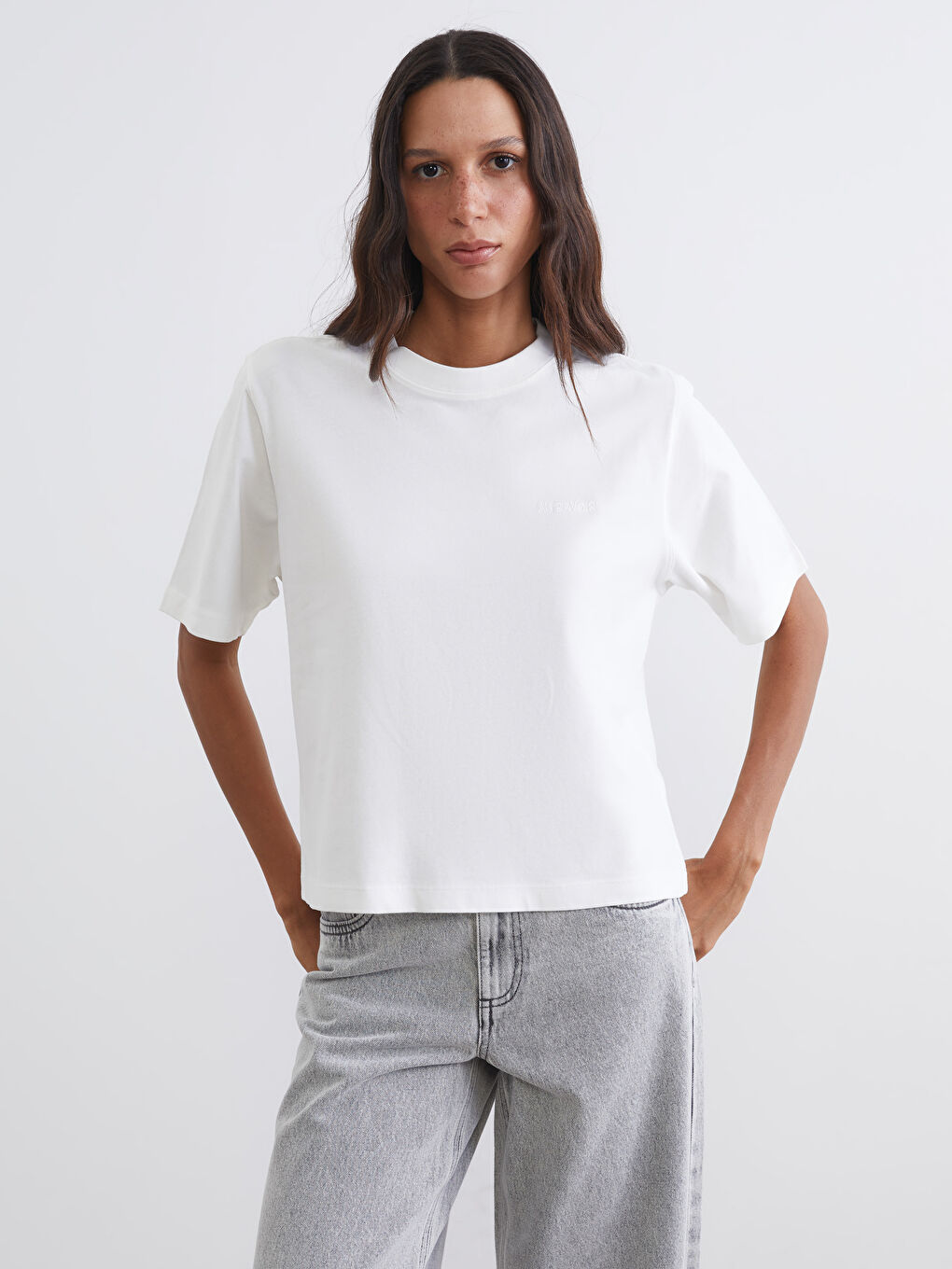 Ekru Bisiklet Yaka Kadın Tişört	