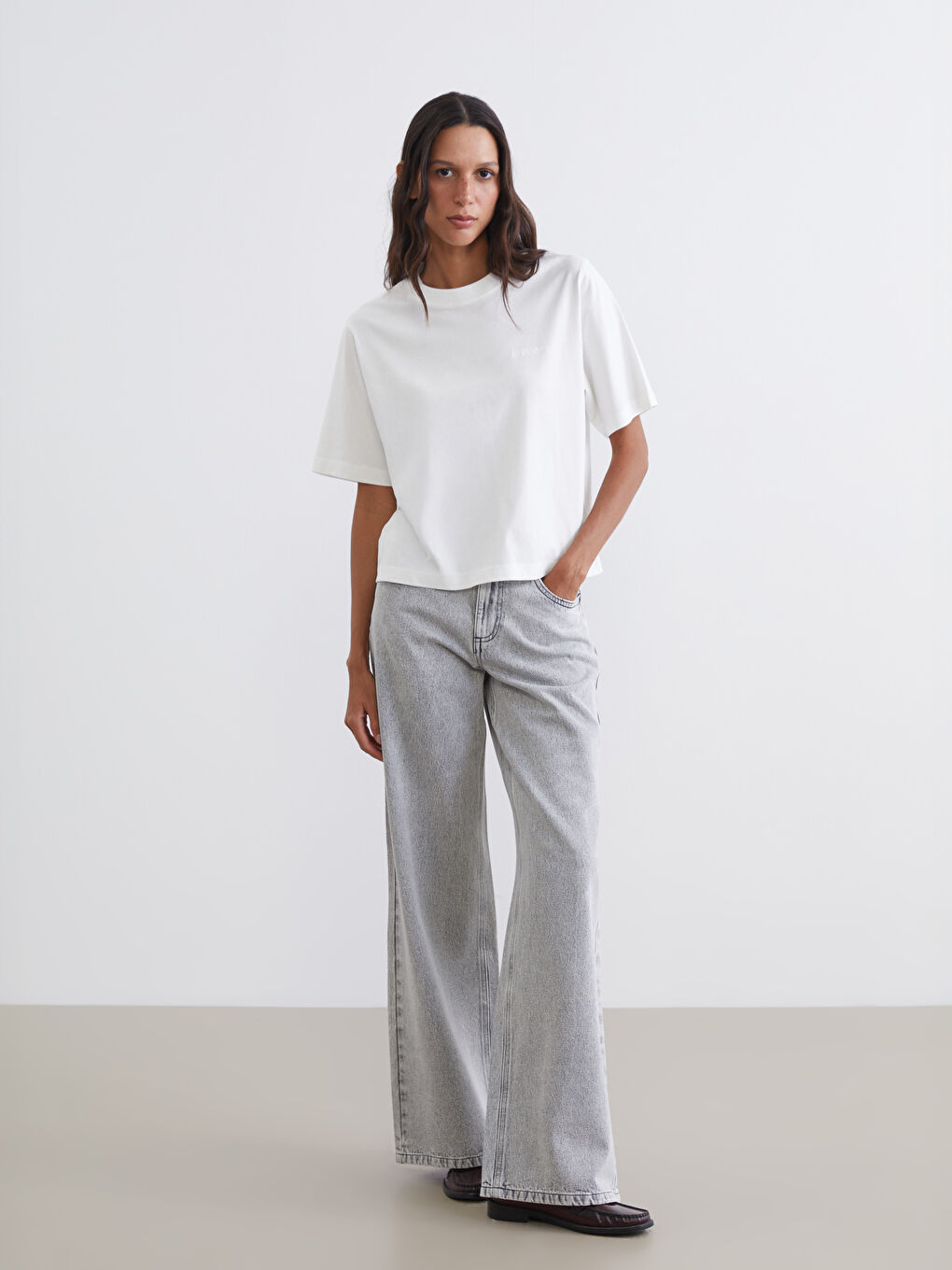 Ekru Bisiklet Yaka Kadın Tişört	-1