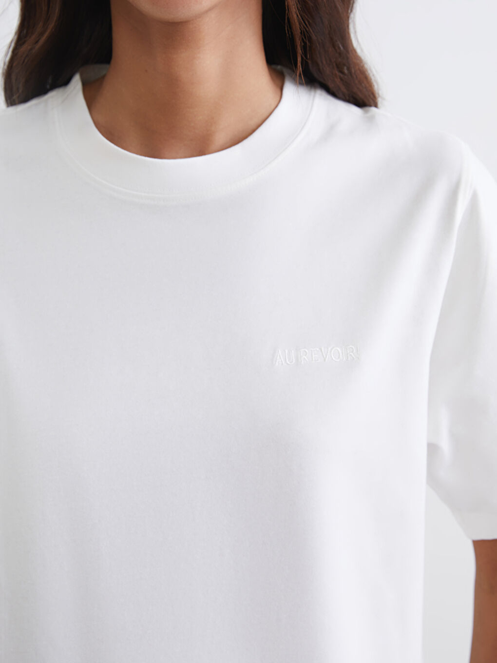 Ekru Bisiklet Yaka Kadın Tişört	-2