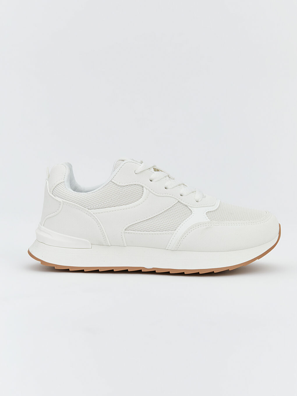 Женские кроссовки на шнурках с сетчатой вставкой-1