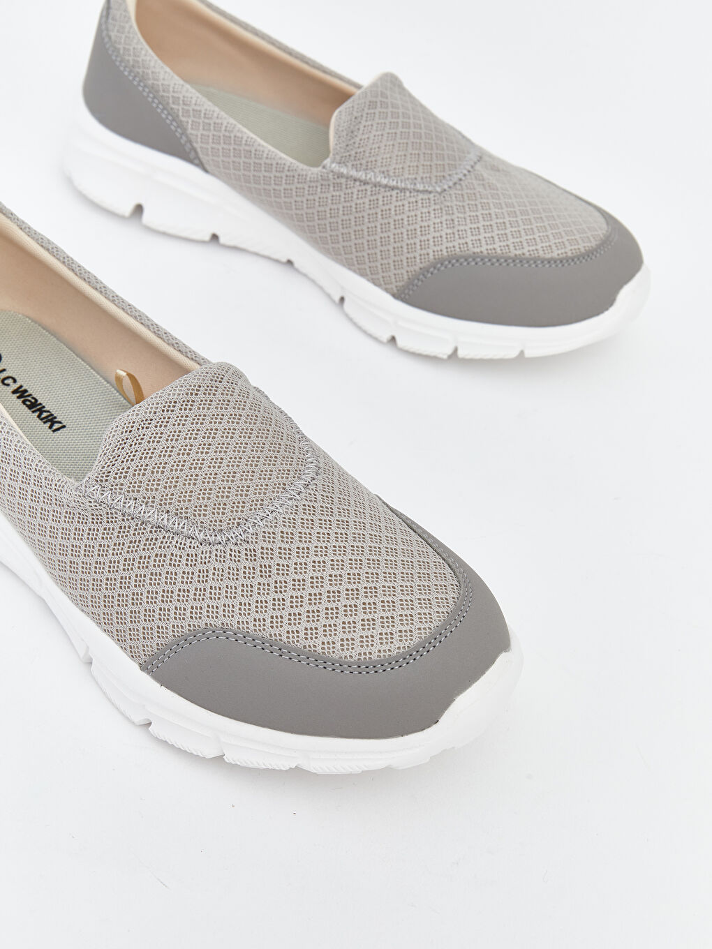 Detailed Women's Sports Shoe-2