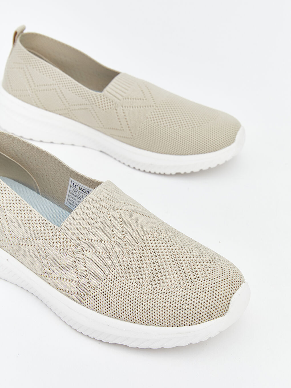 Detailed Women's Sports Shoe-2