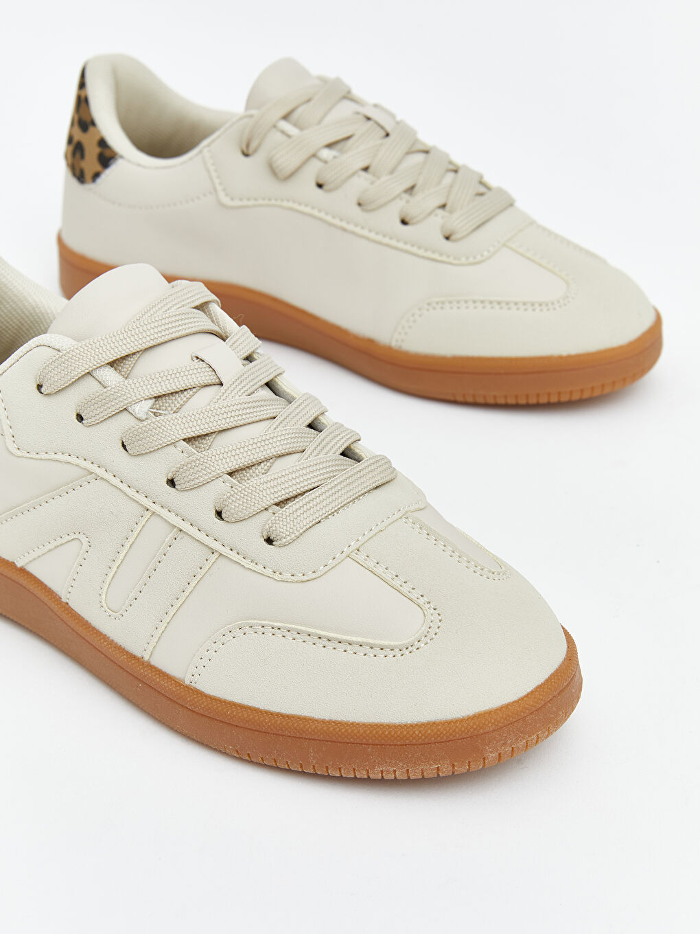 ქალი კრემისფერი სპორტული ფეხსაცმელი-2