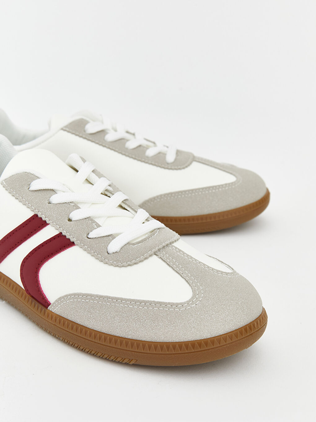 Жіночі кросівки на шнурівці-2