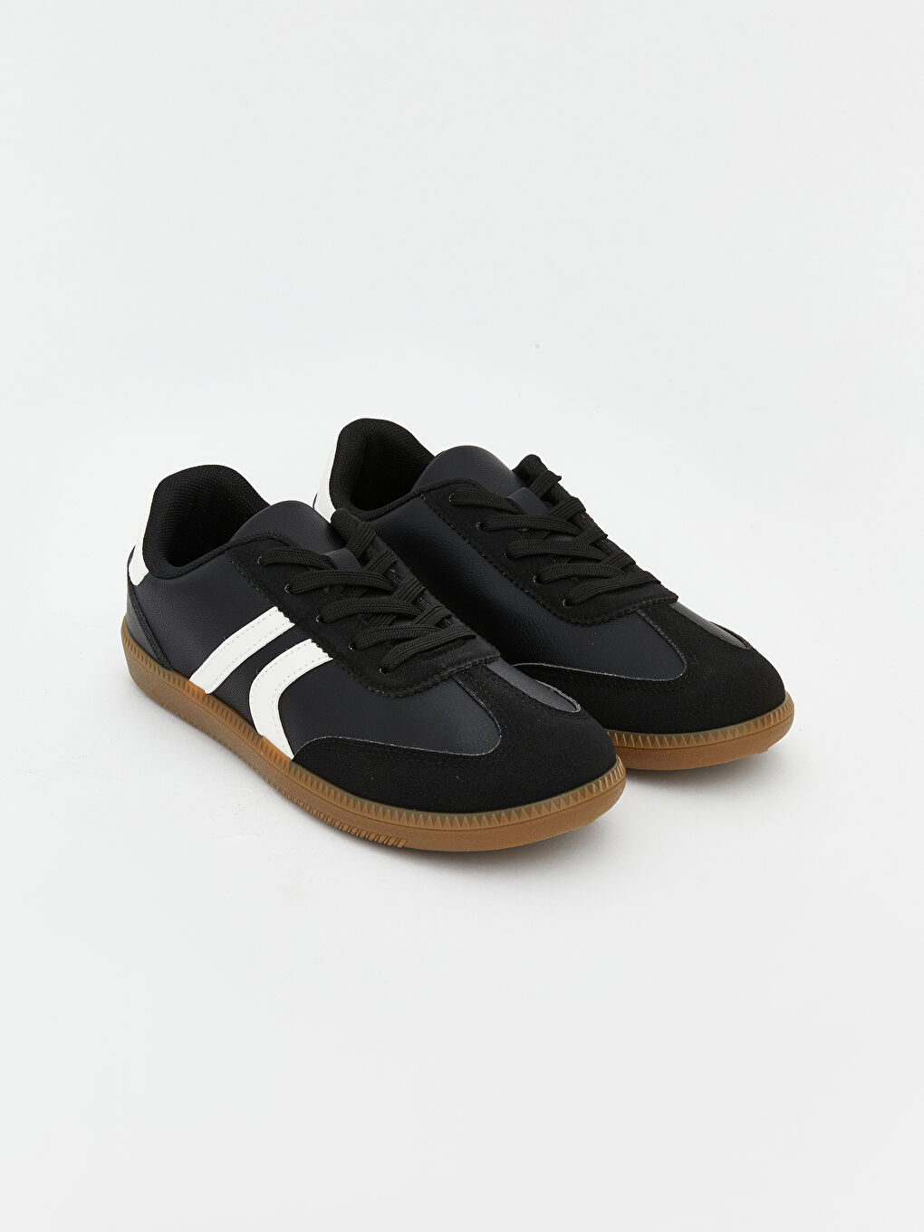 Siyah Bağcıklı Kadın Spor Ayakkabı