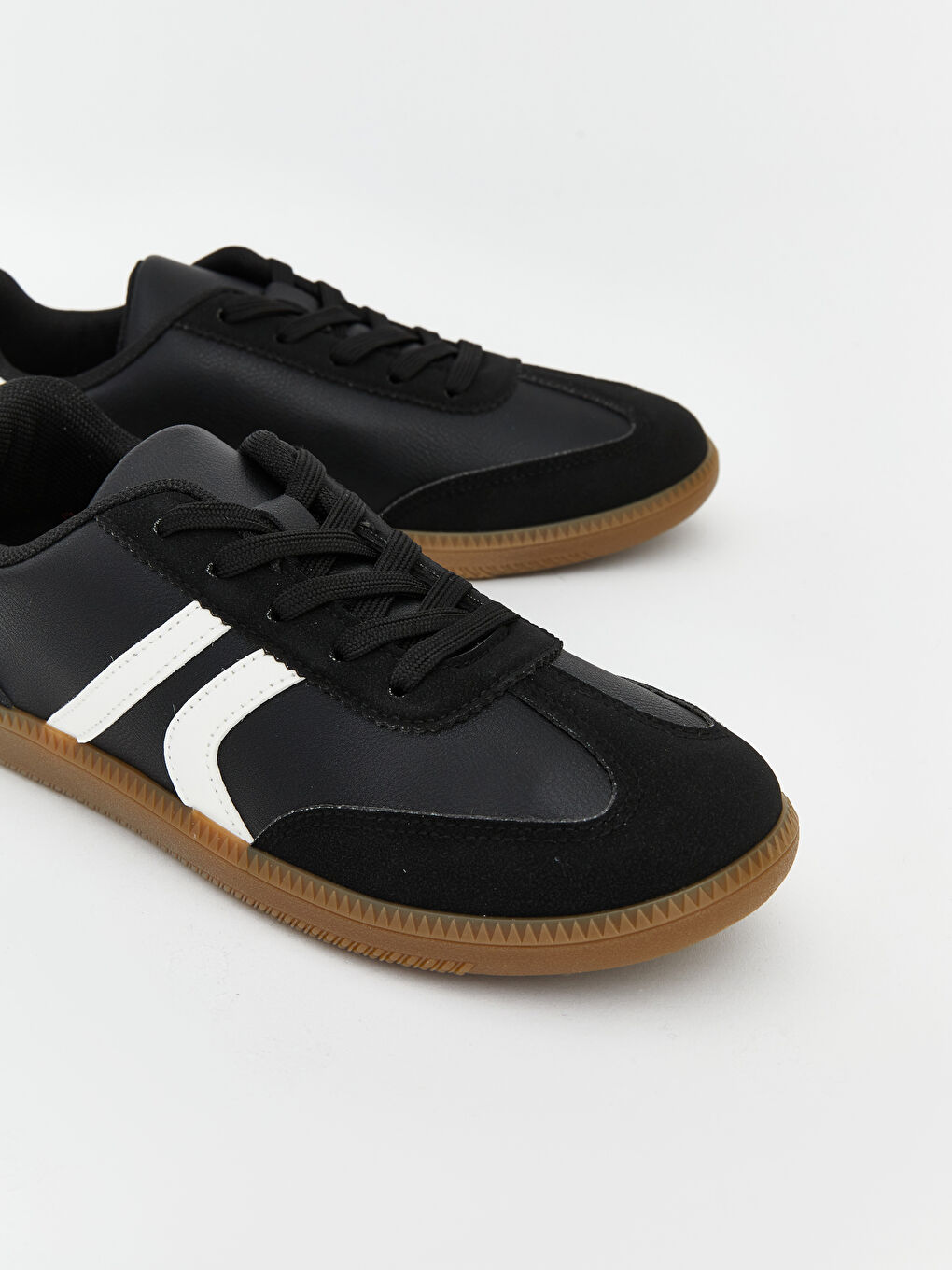 Siyah Bağcıklı Kadın Spor Ayakkabı-2