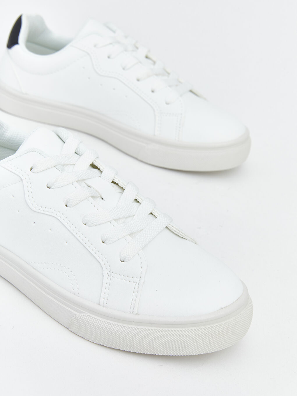 Жена Бяло Маратонки-2