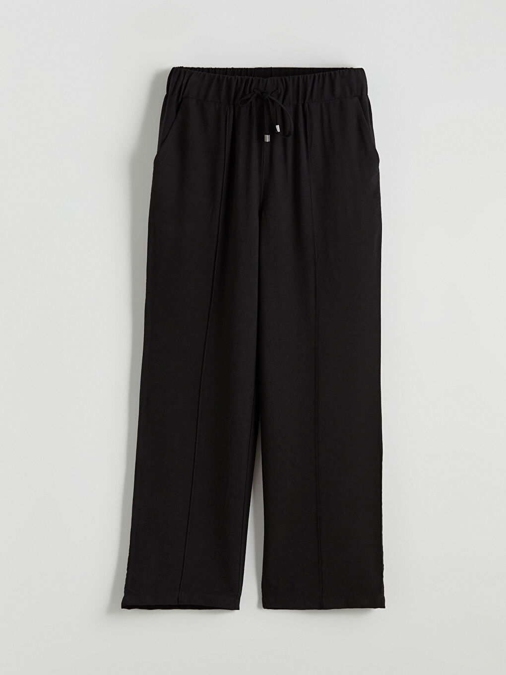 Effortless elegance meets everyday comfort in our wide-leg trousers with an elasticated waistband.-4