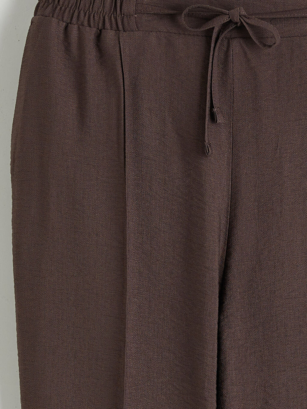 Effortless chic: The elastic-waist trouser.-5