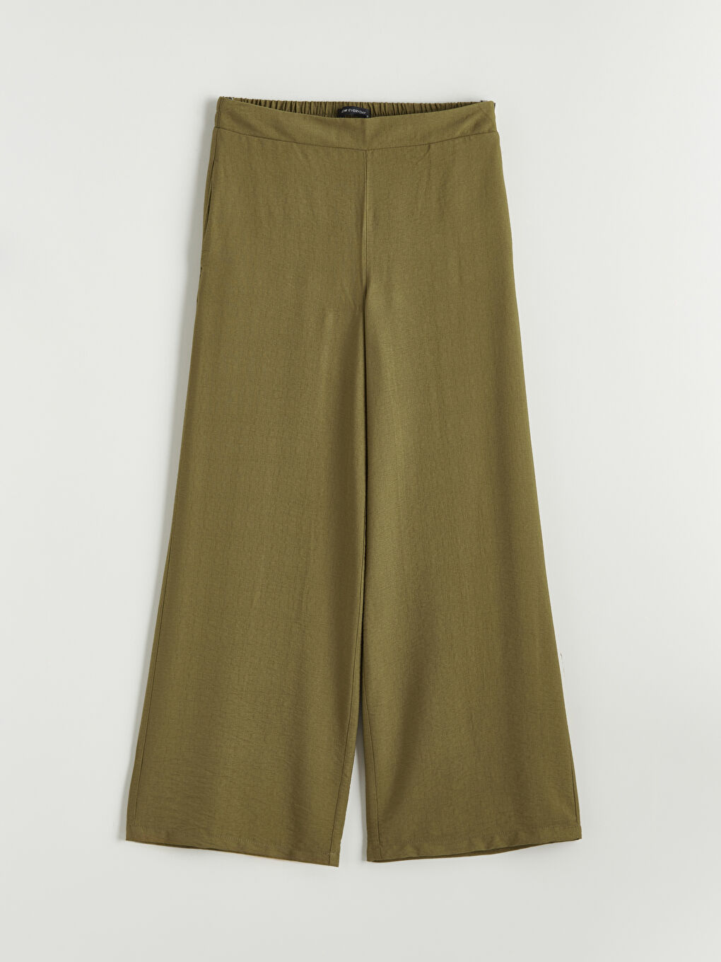 Effortless elegance meets everyday comfort in our wide-leg trousers with a flexible waistband.-4