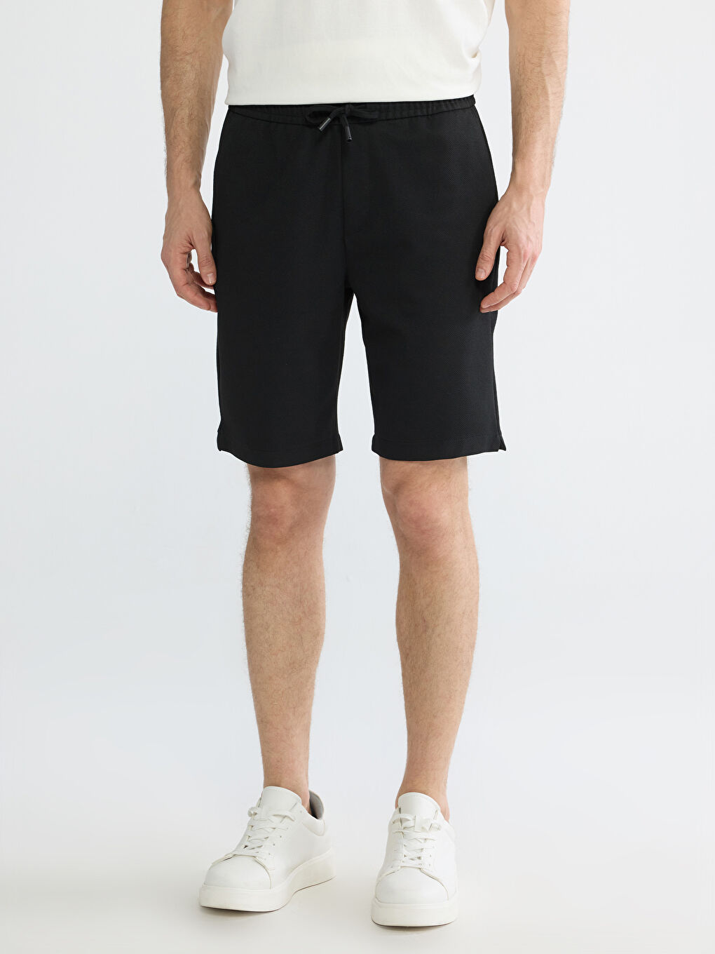 Siyah Standart Kalıp Erkek Şort-1