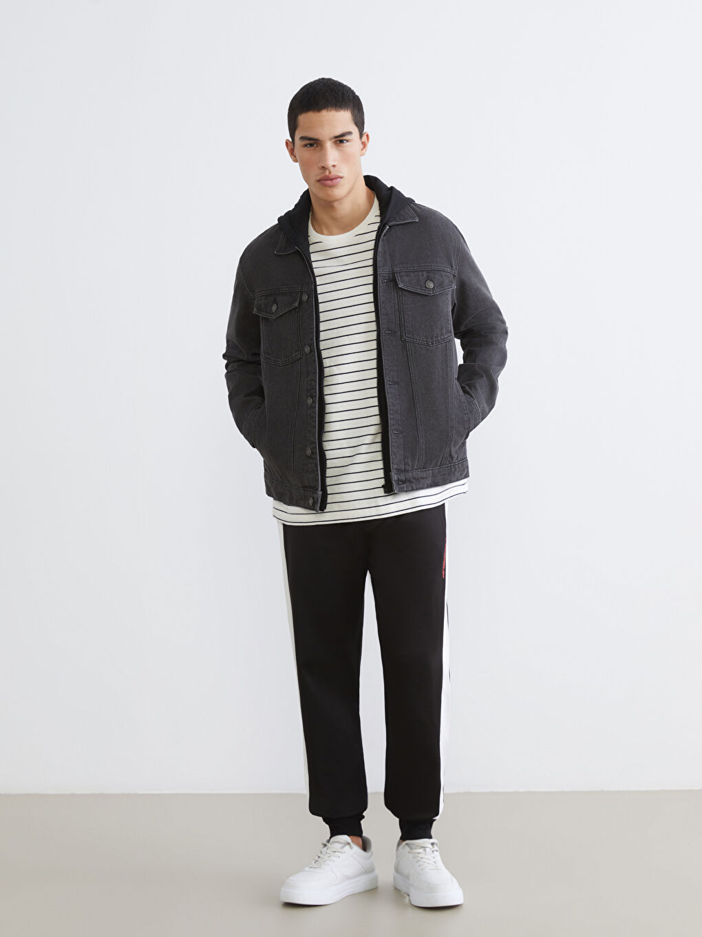 მამაკაცის ჯინსის ქურთუკი კაპიუშონით, რეგულარული მორგებით-1