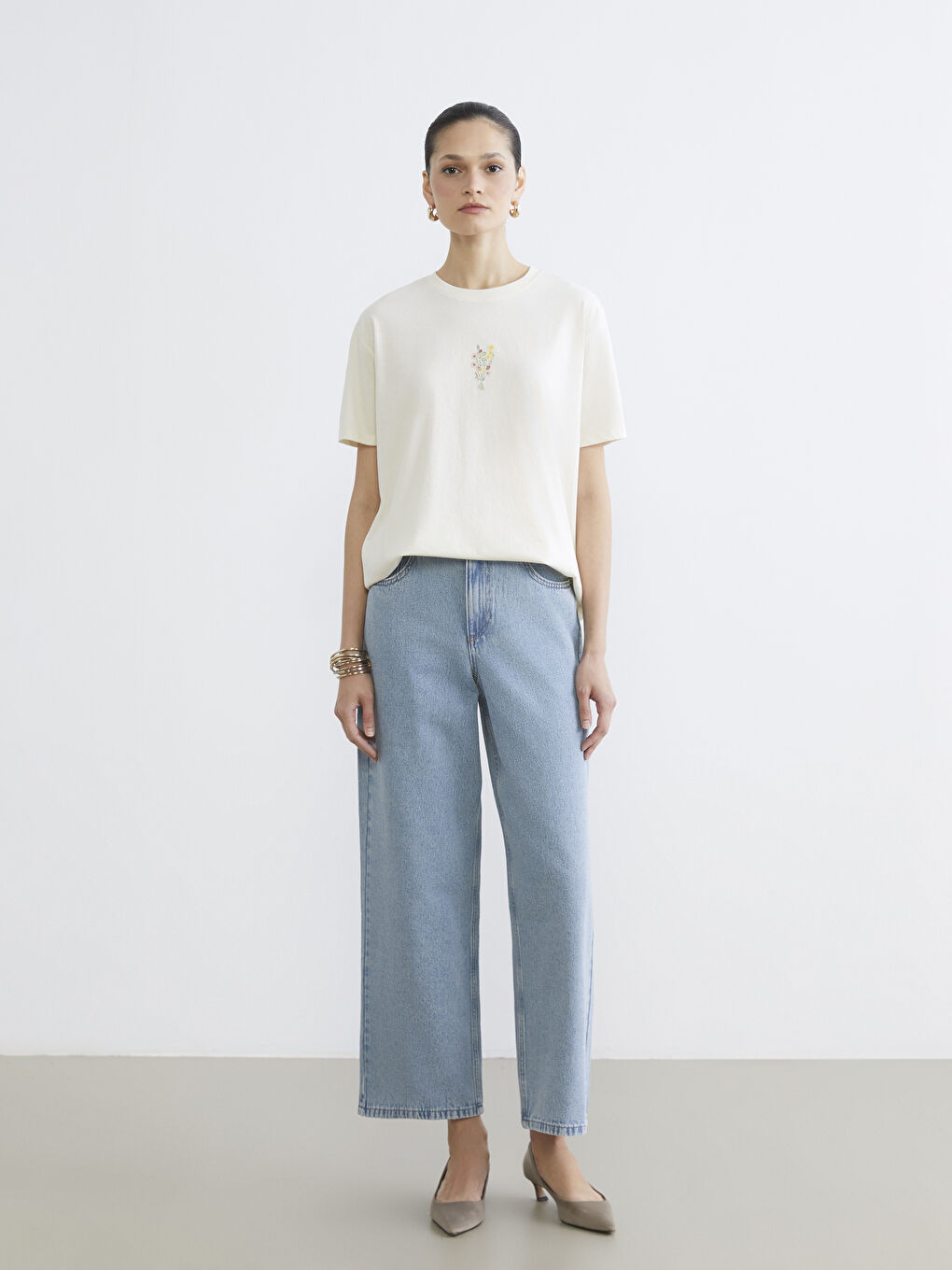 Floral crew neck tee.-1