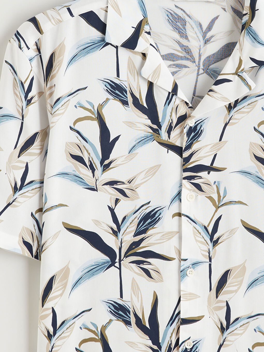 Beyaz Regular Fit Resort Yaka Desenli Viskon Erkek Gömlek-6