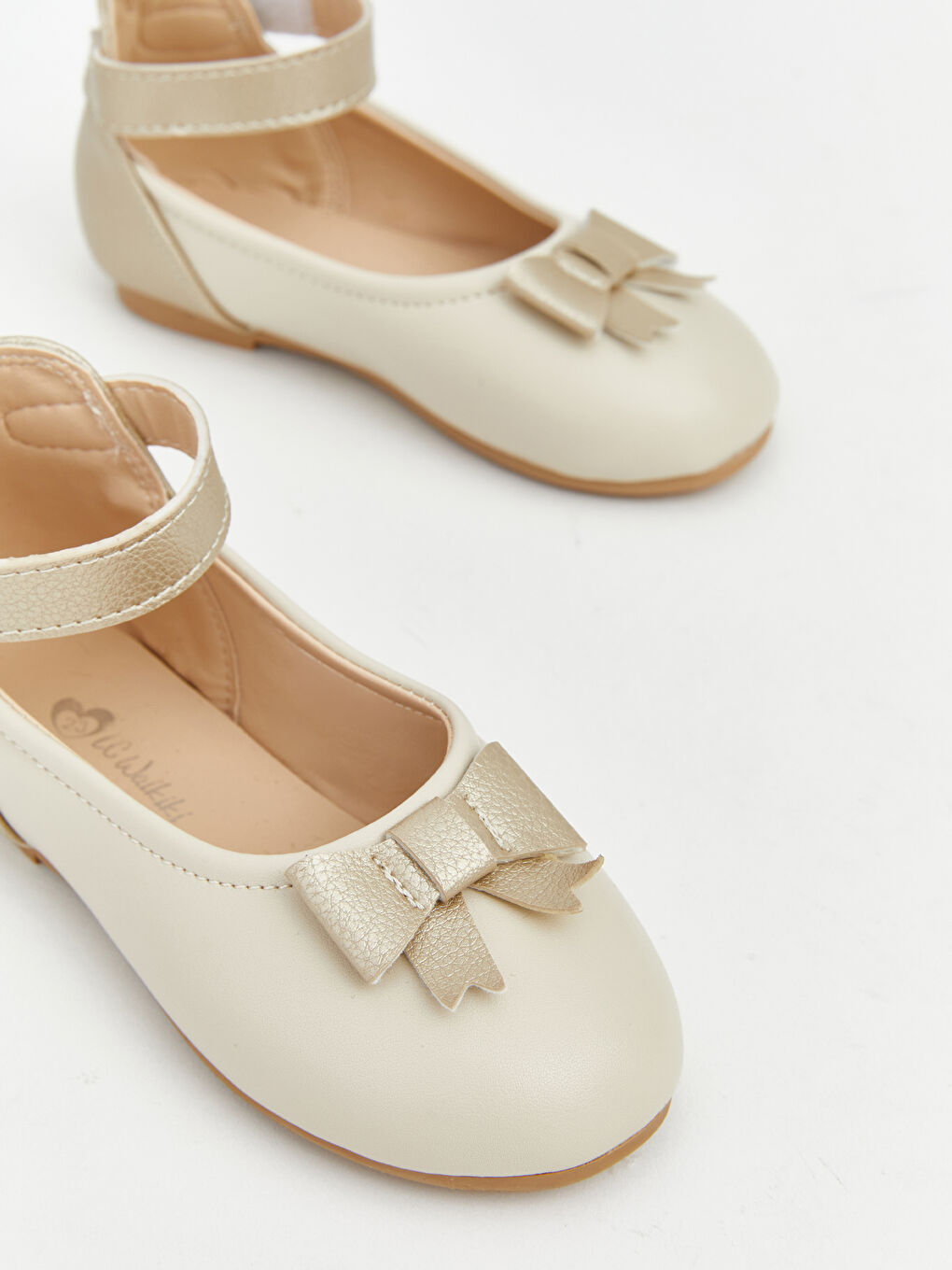 Bej Fiyonklu Cırt Cırt Kapamalı Kız Çocuk Babet-1