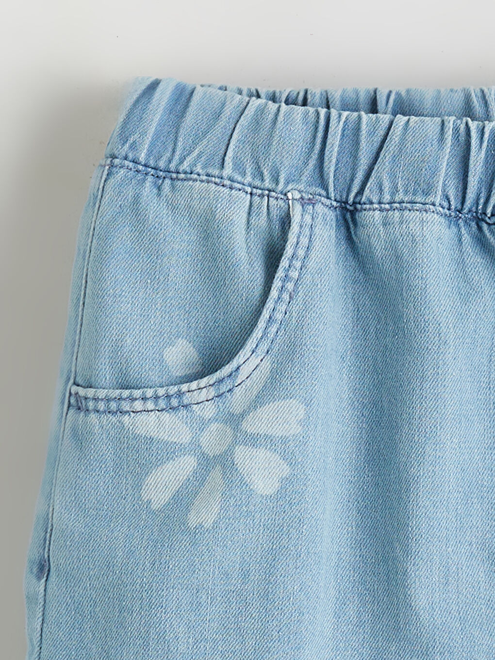 İndigo Beli Lastikli Çiçek Baskılı Kız Çocuk Jean Şort-1