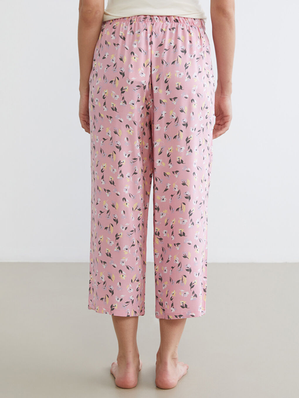 Beli Lastikli Çiçekli Kadın Kapri Pijama Altı-3
