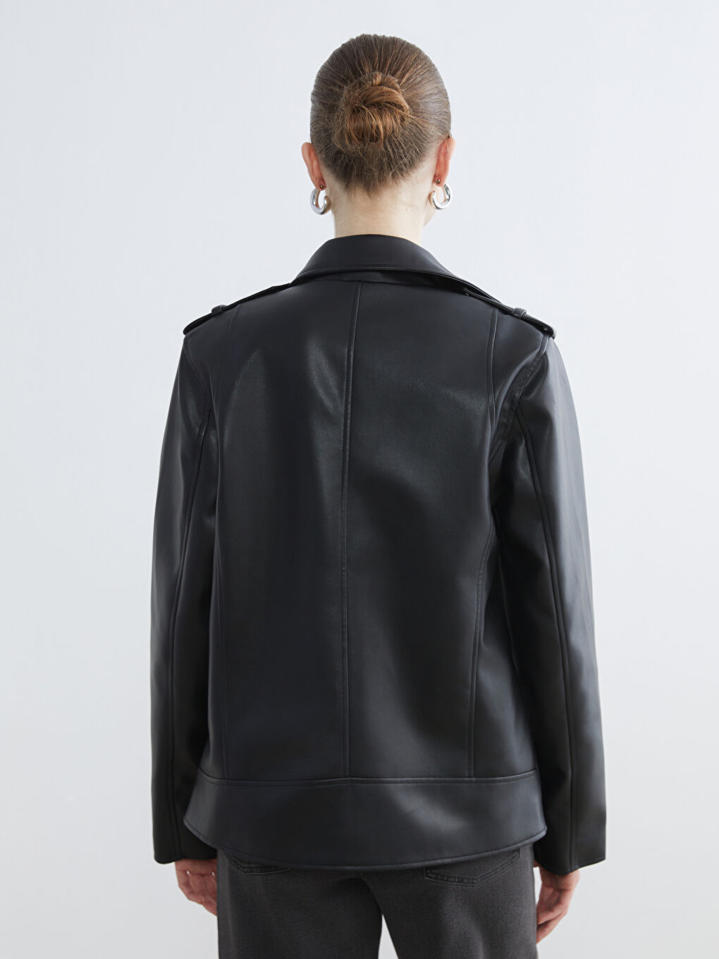 Көйлек жағалы әйелдерге арналған жасанды былғары пиджак-4