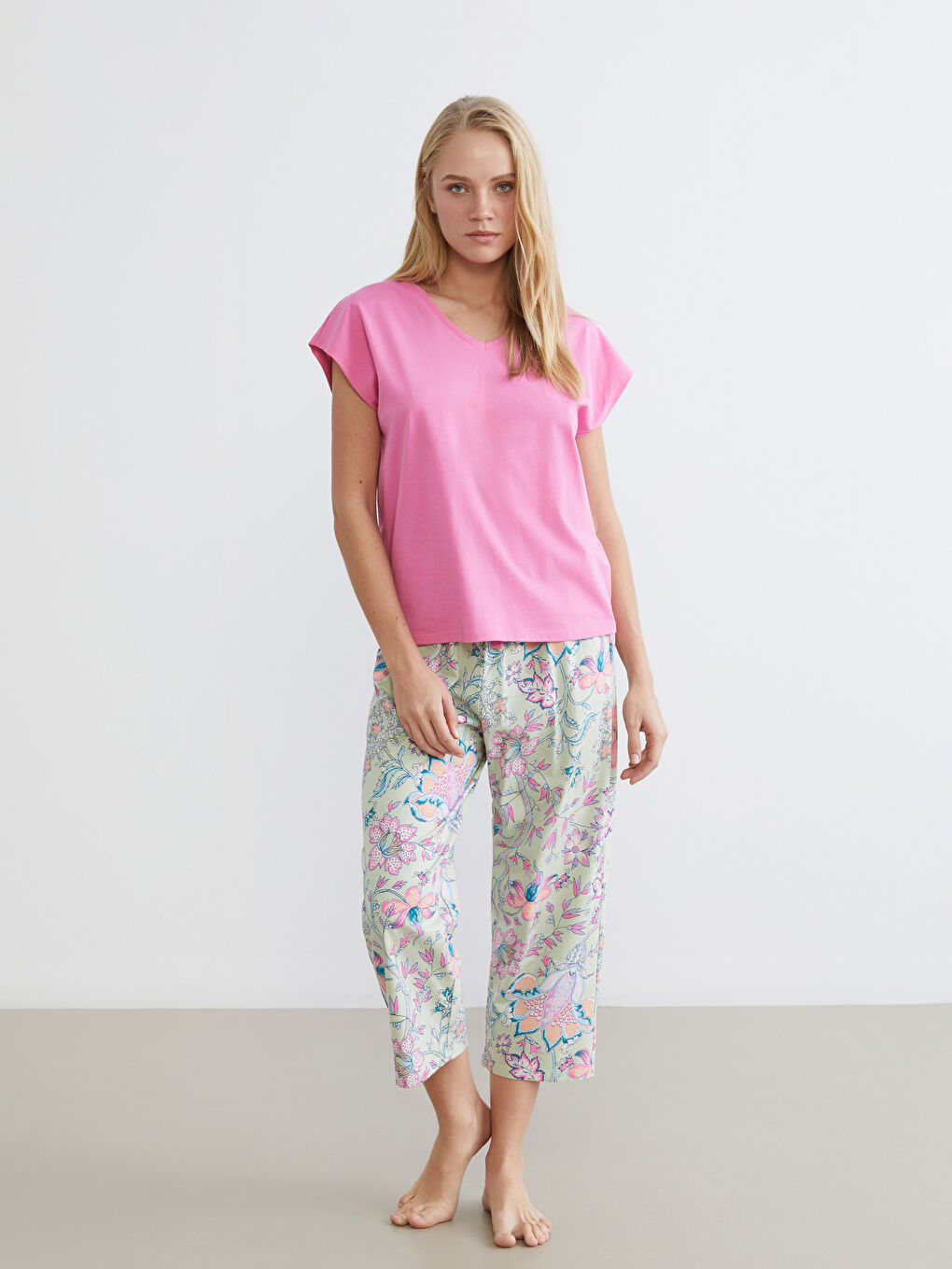 Yeşil V Yaka Çiçekli Kadın Kaprili Pijama Takımı