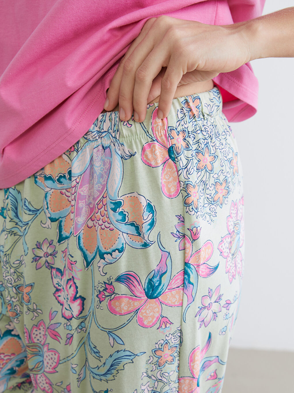 Yeşil V Yaka Çiçekli Kadın Kaprili Pijama Takımı-2