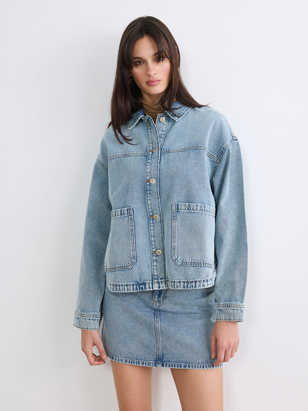 Pocketed Oversize Women's Denim Shirt