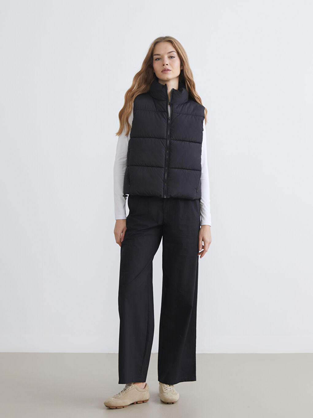 Woman BLACK Puffer Gilet-1